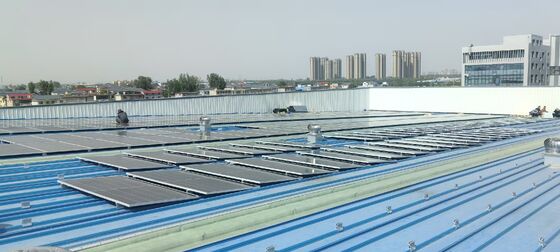 Ein guter Preis. Kostengünstiges Metalldach-Solarmontage-System Neueste Konstruktion Online