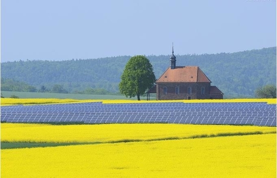 Ein guter Preis. Stärke 0.5mm - 15mm galvanisierte Stahlsolarbodenmontage-System-Solarklammer Online